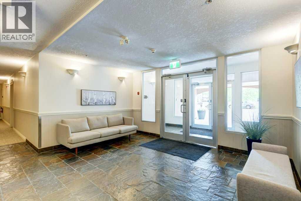#105 2 Hemlock Crescent SW - 3