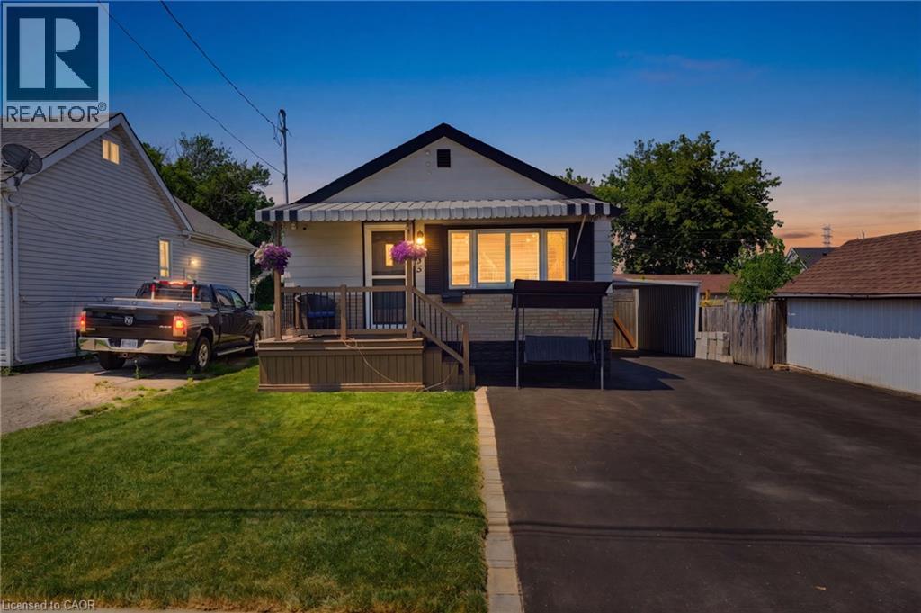 735 DUNN Avenue - 1