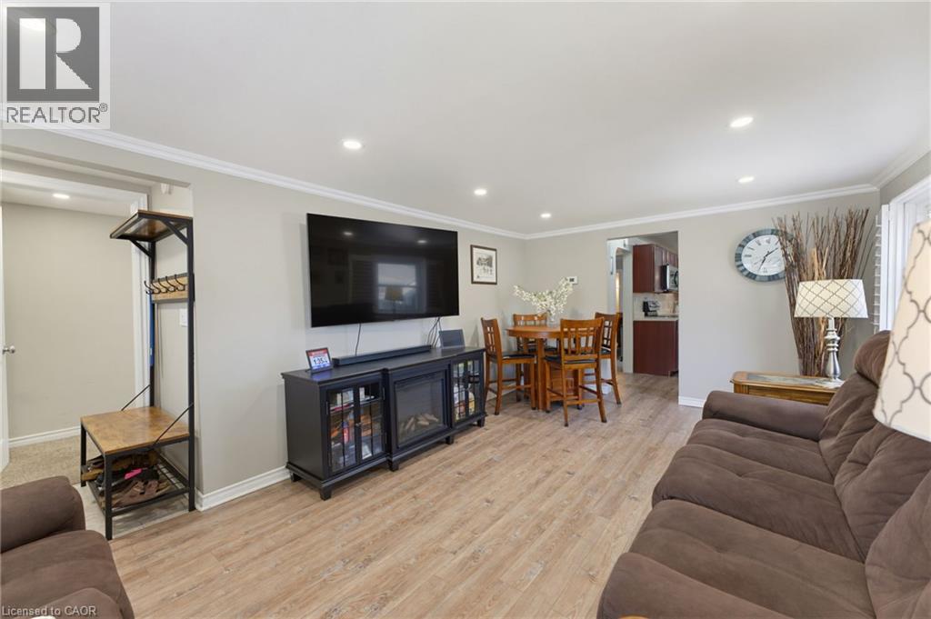 735 DUNN Avenue - 10