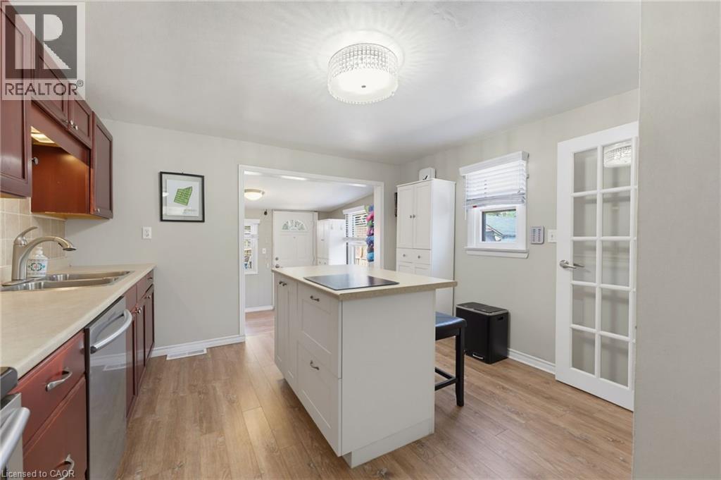 735 DUNN Avenue - 13