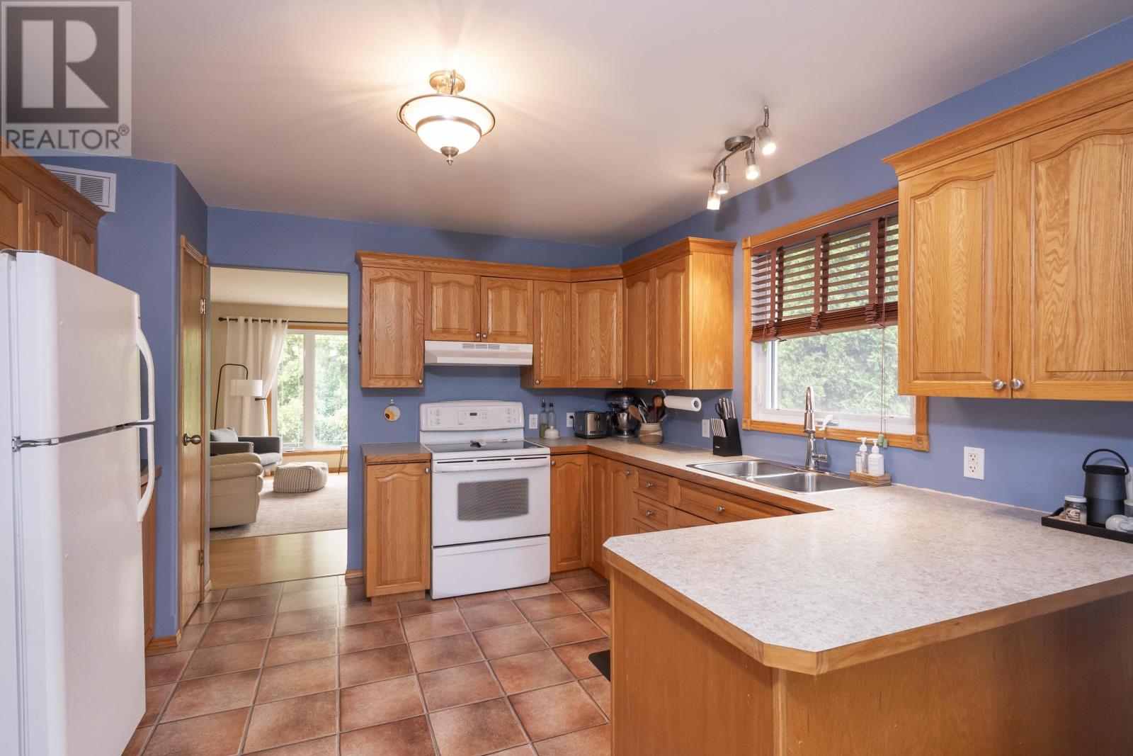 1486 Hutton Park DR - 8