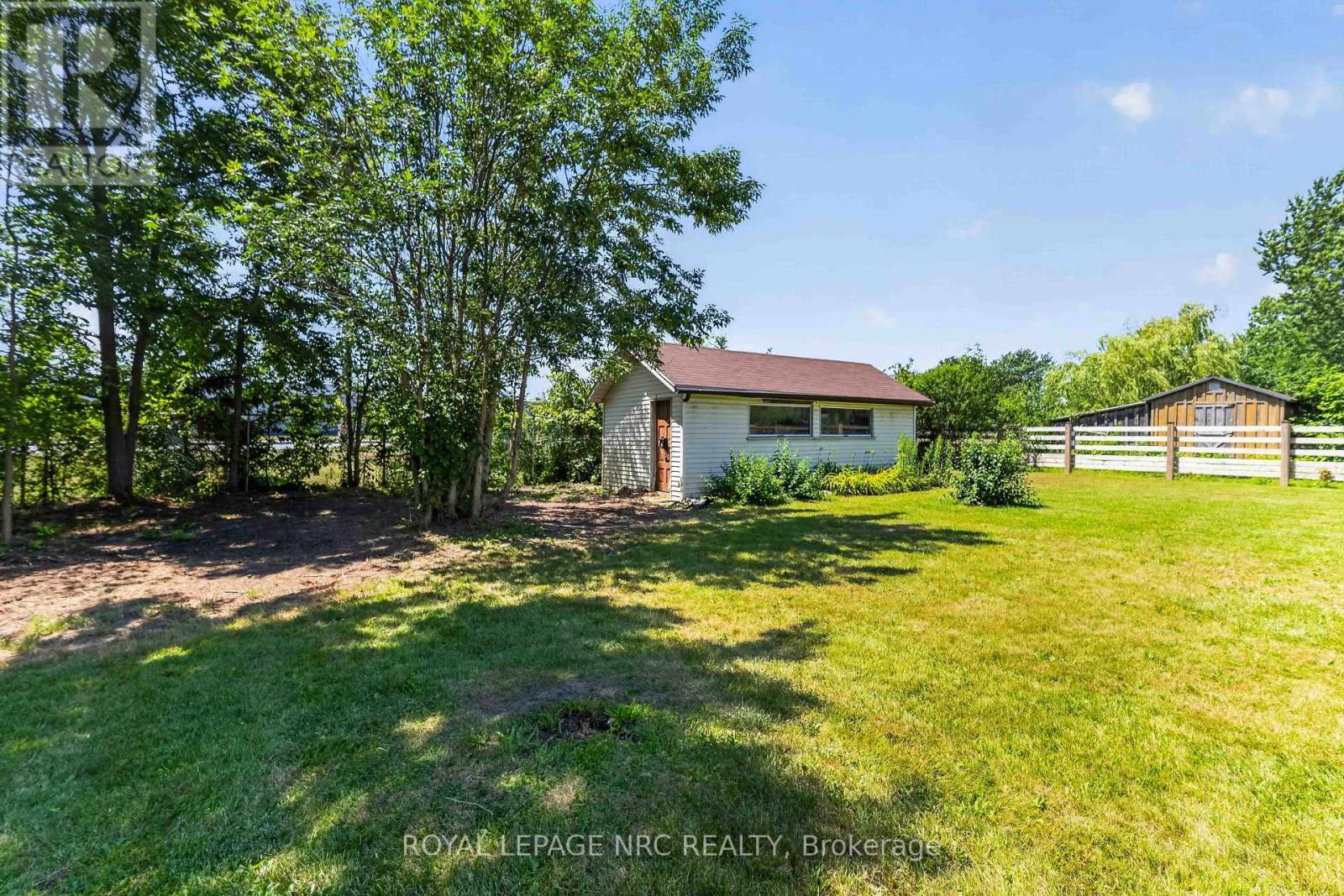 1095 GREEN ACRES DRIVE - 37
