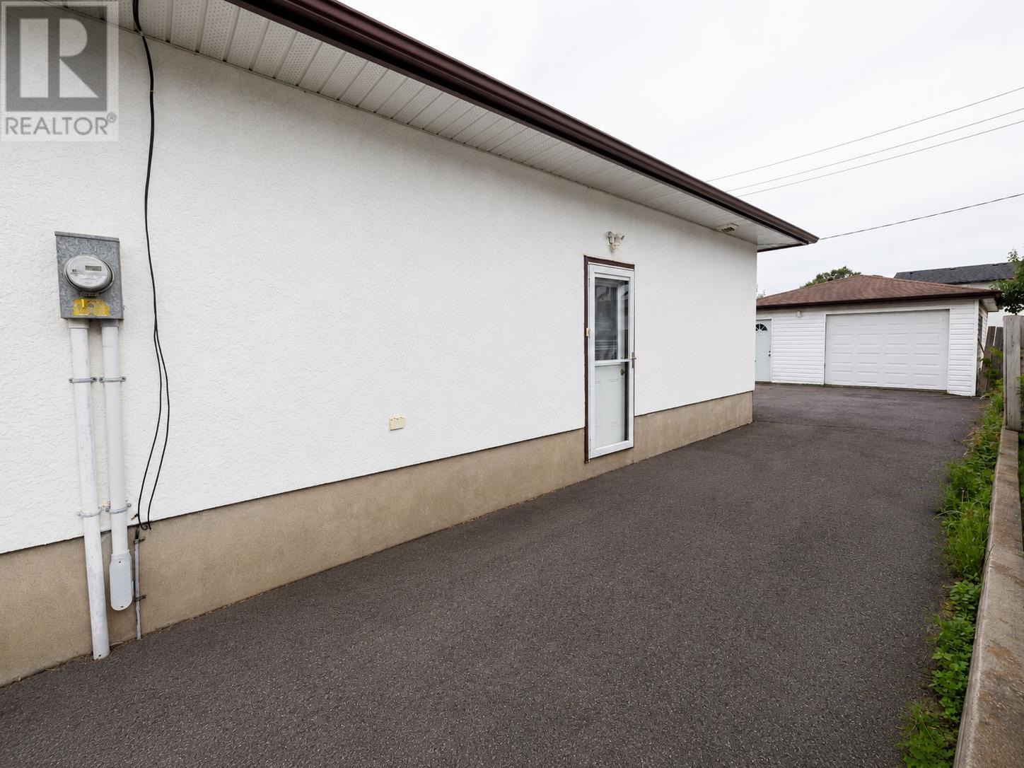 334 Lambton Cres - 2