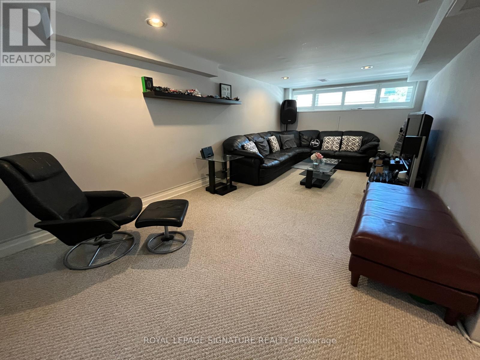 90 BERKINSHAW CRESCENT - 32