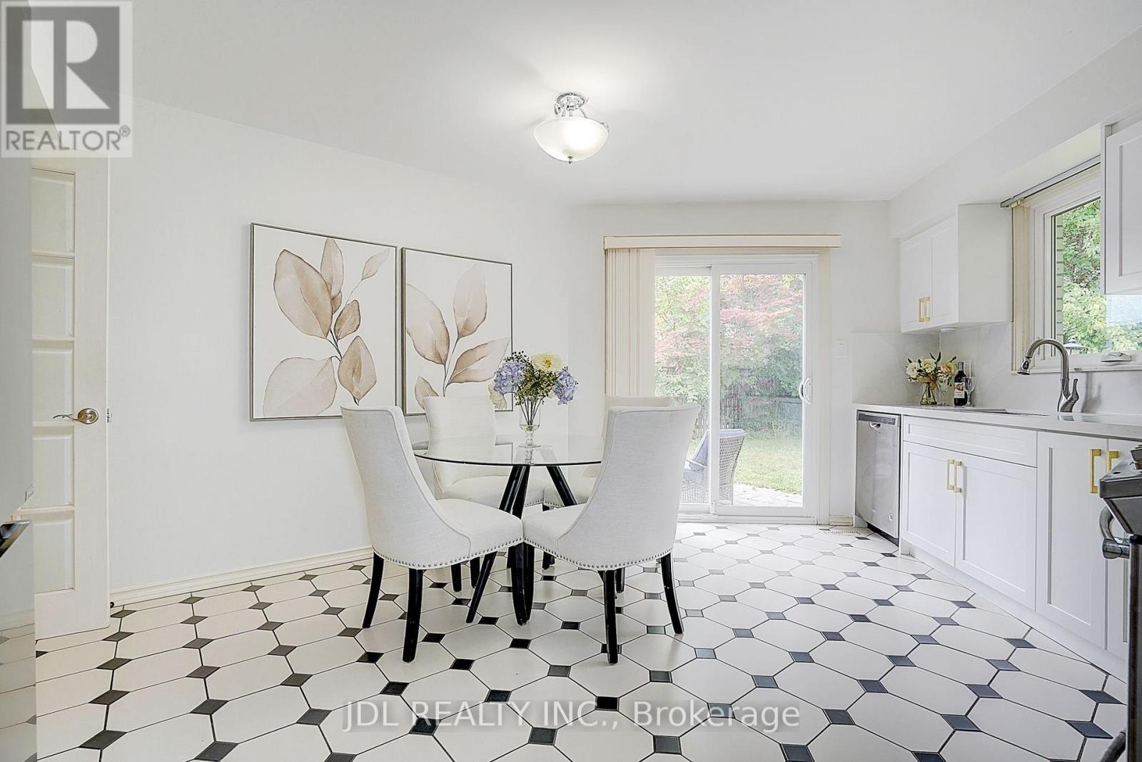 20 MOSSGROVE TRAIL - 19
