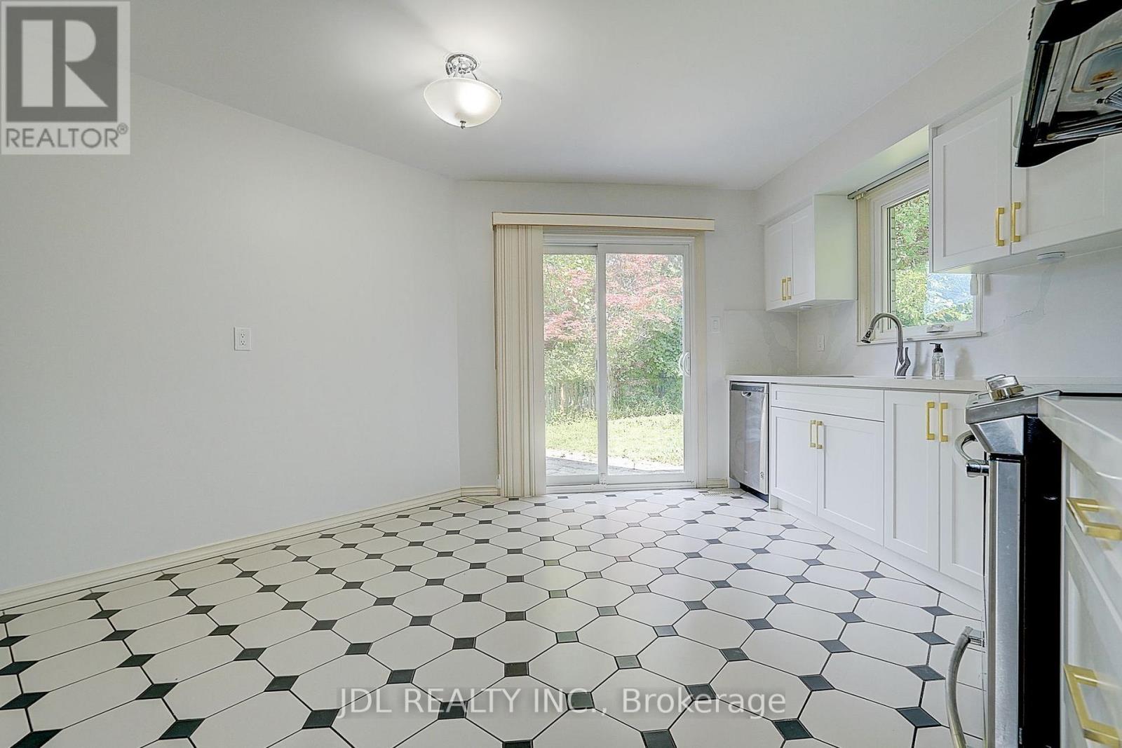 20 MOSSGROVE TRAIL - 24