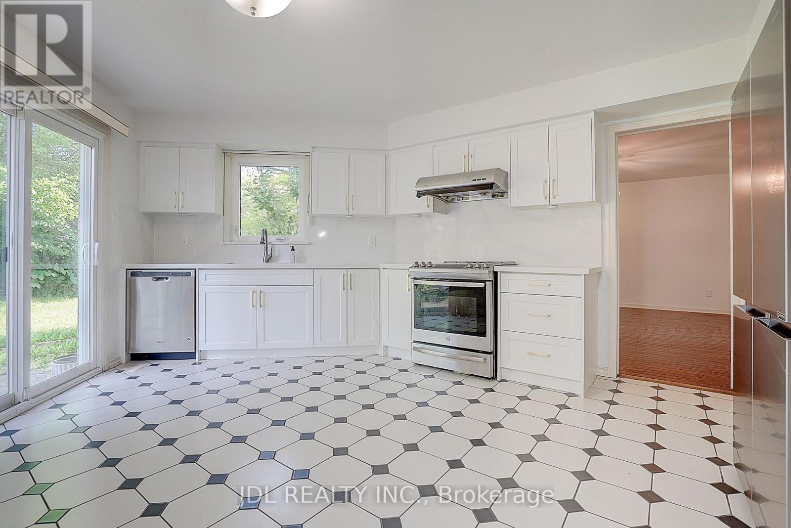 20 MOSSGROVE TRAIL - 25