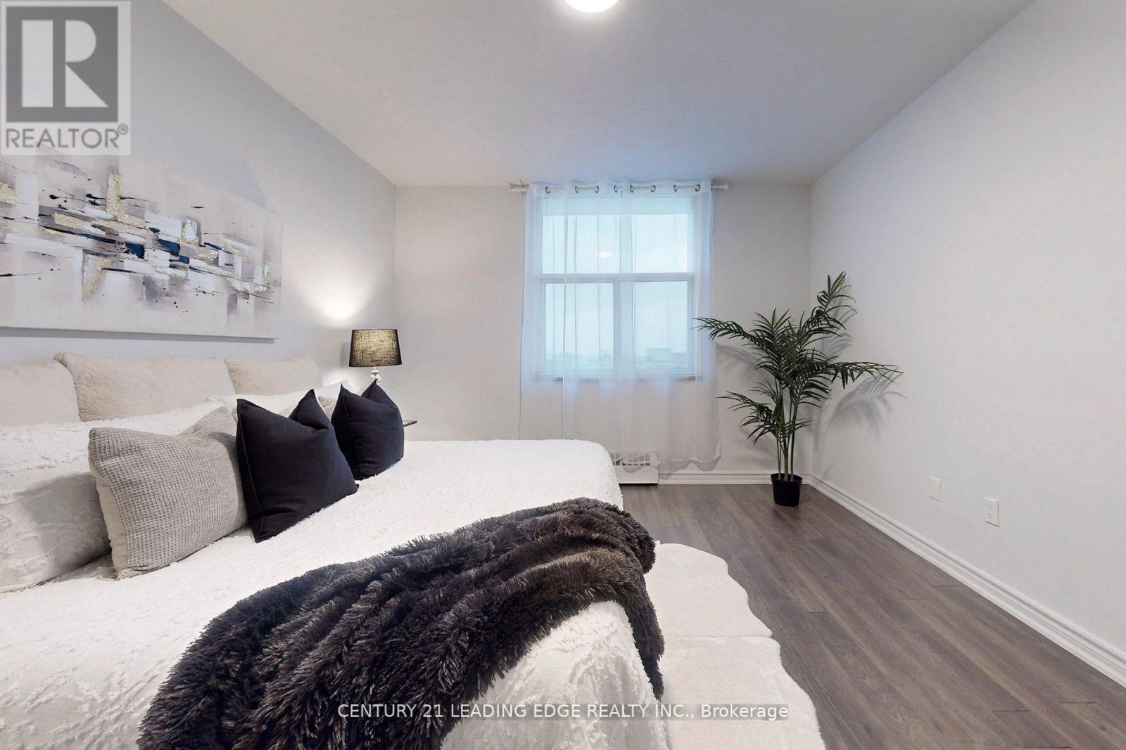 #1005 2245 EGLINTON AVENUE E - 27