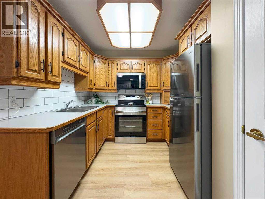 #1203 1818 Simcoe Boulevard SW - 9