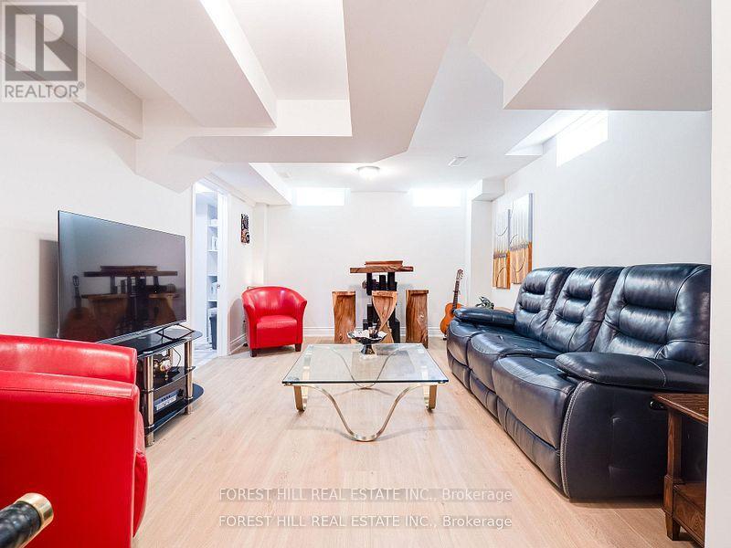 70 SHONIKER DRIVE - 25