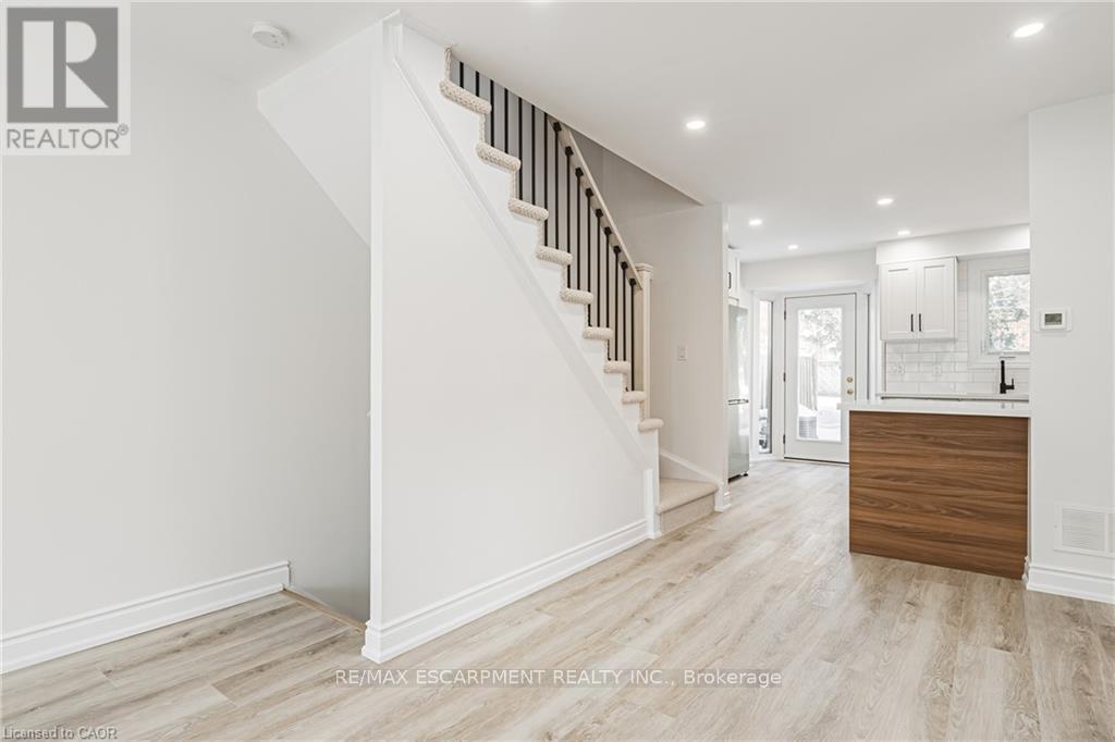 #101 895 MAPLE AVENUE - 15