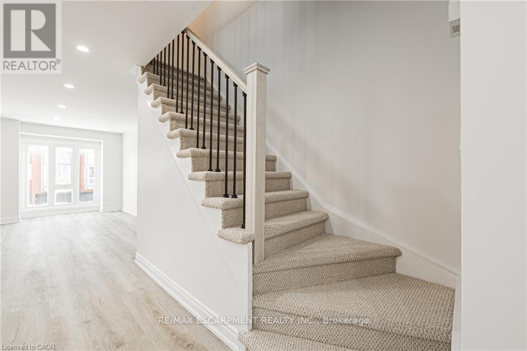 #101 895 MAPLE AVENUE - 21