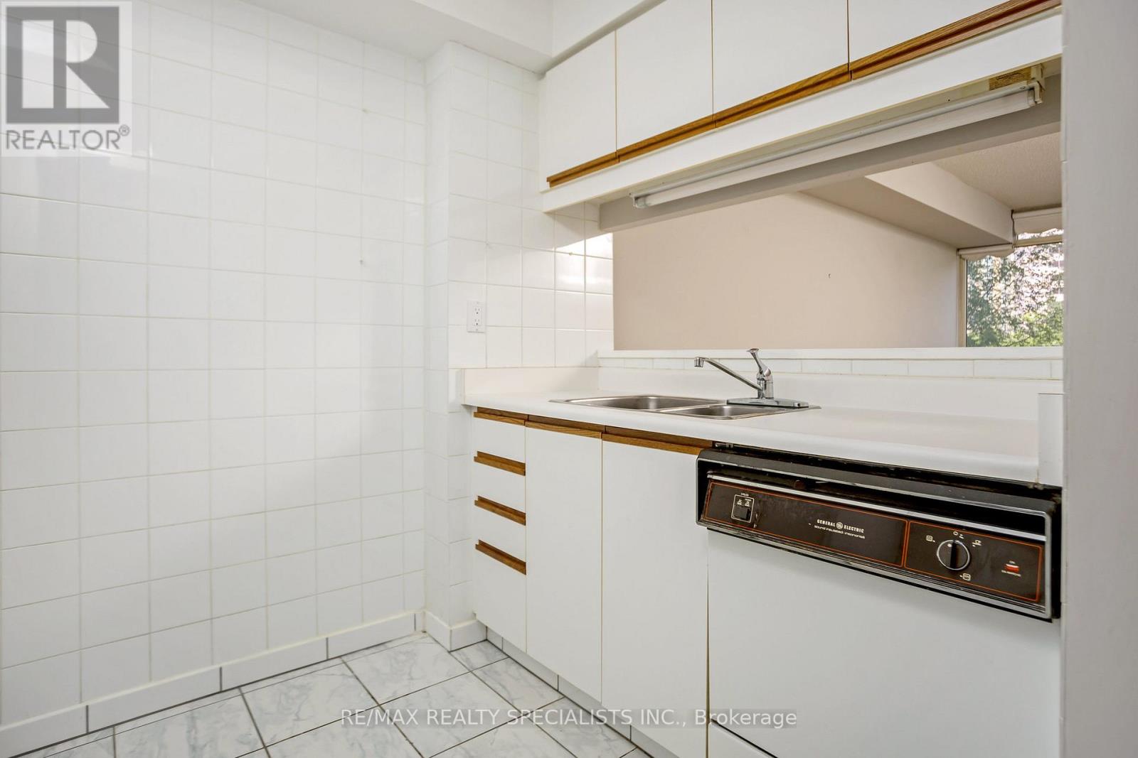 #304A 3605 KARIYA DRIVE - Image 9