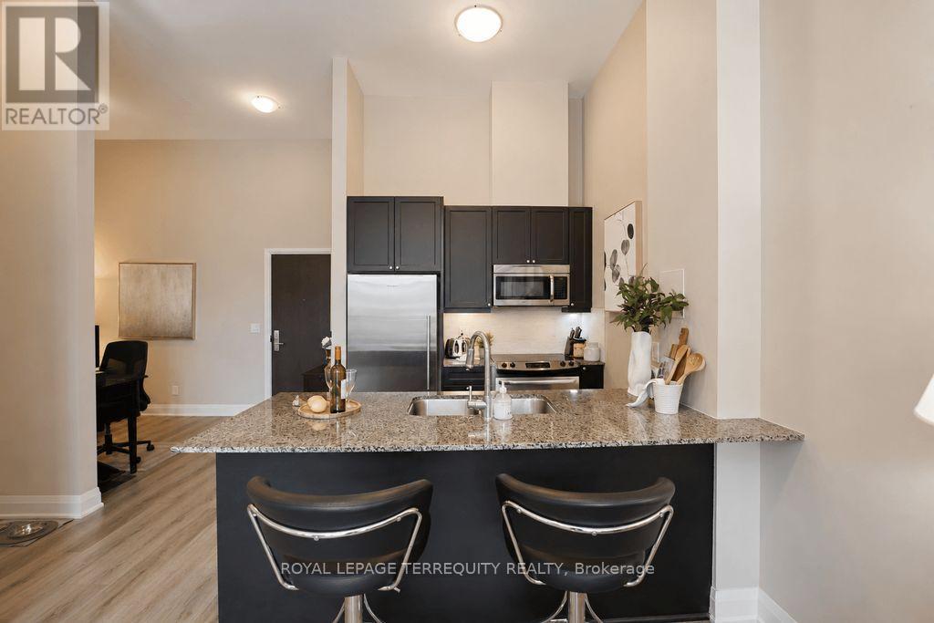 #202 35 FONTENAY COURT - 21