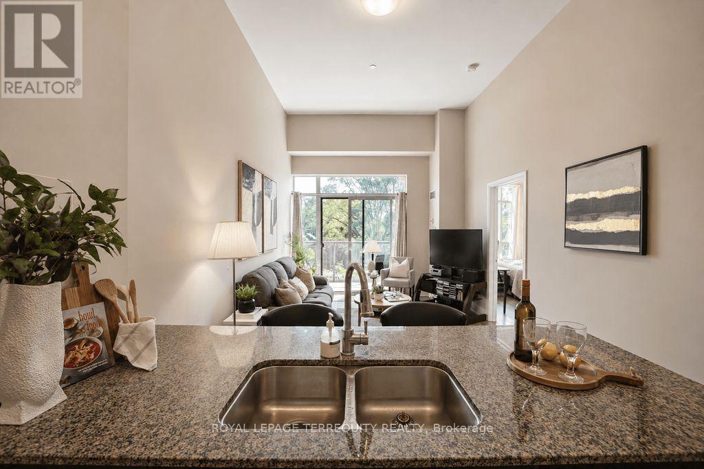 #202 35 FONTENAY COURT - 22