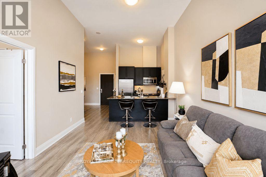 #202 35 FONTENAY COURT - 27