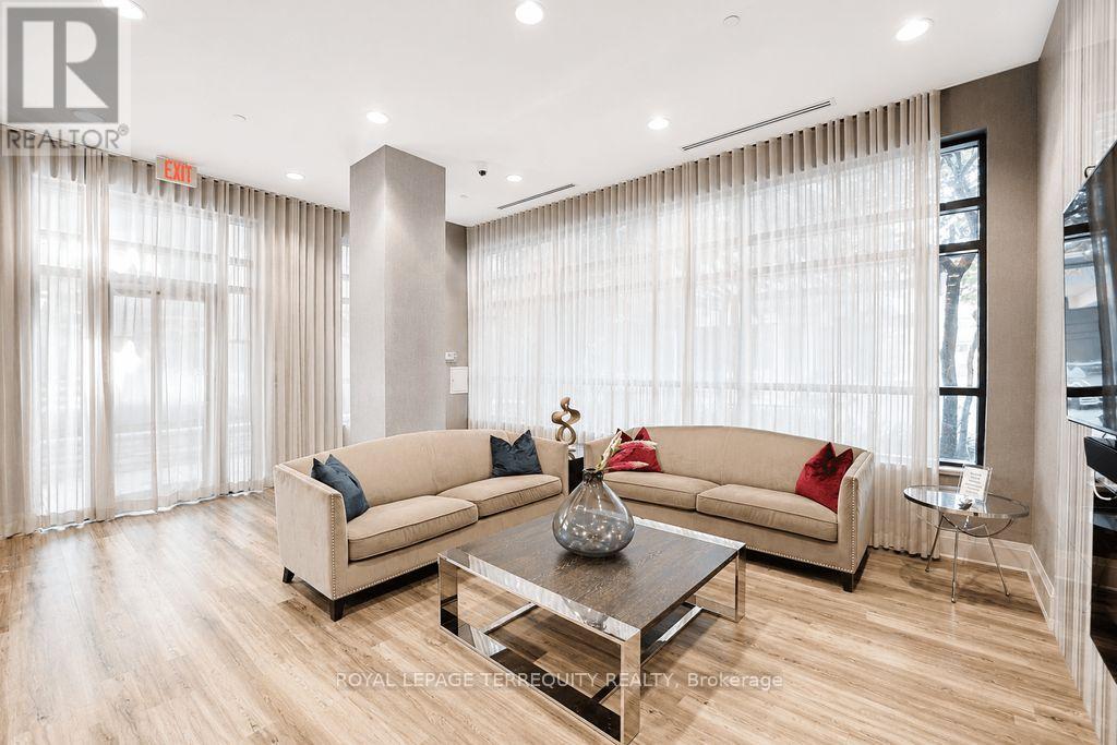 #202 35 FONTENAY COURT - 40