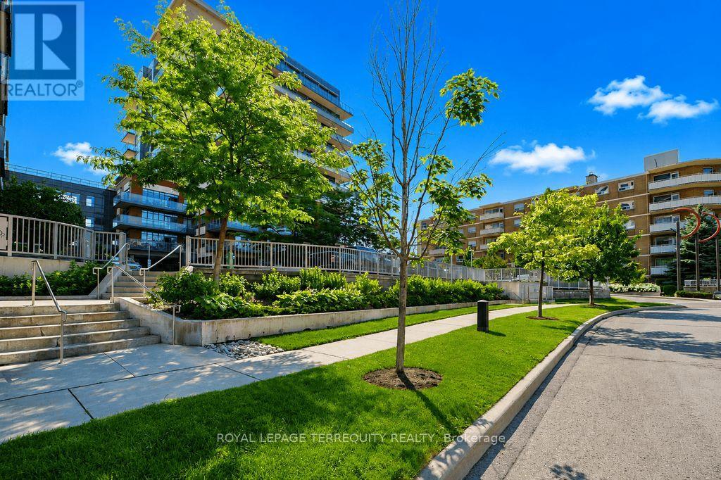 #202 35 FONTENAY COURT - 44