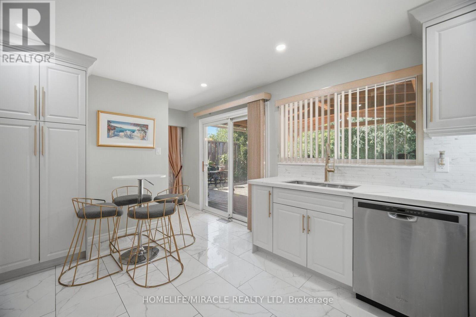 25 FURNESS CRESCENT - 12