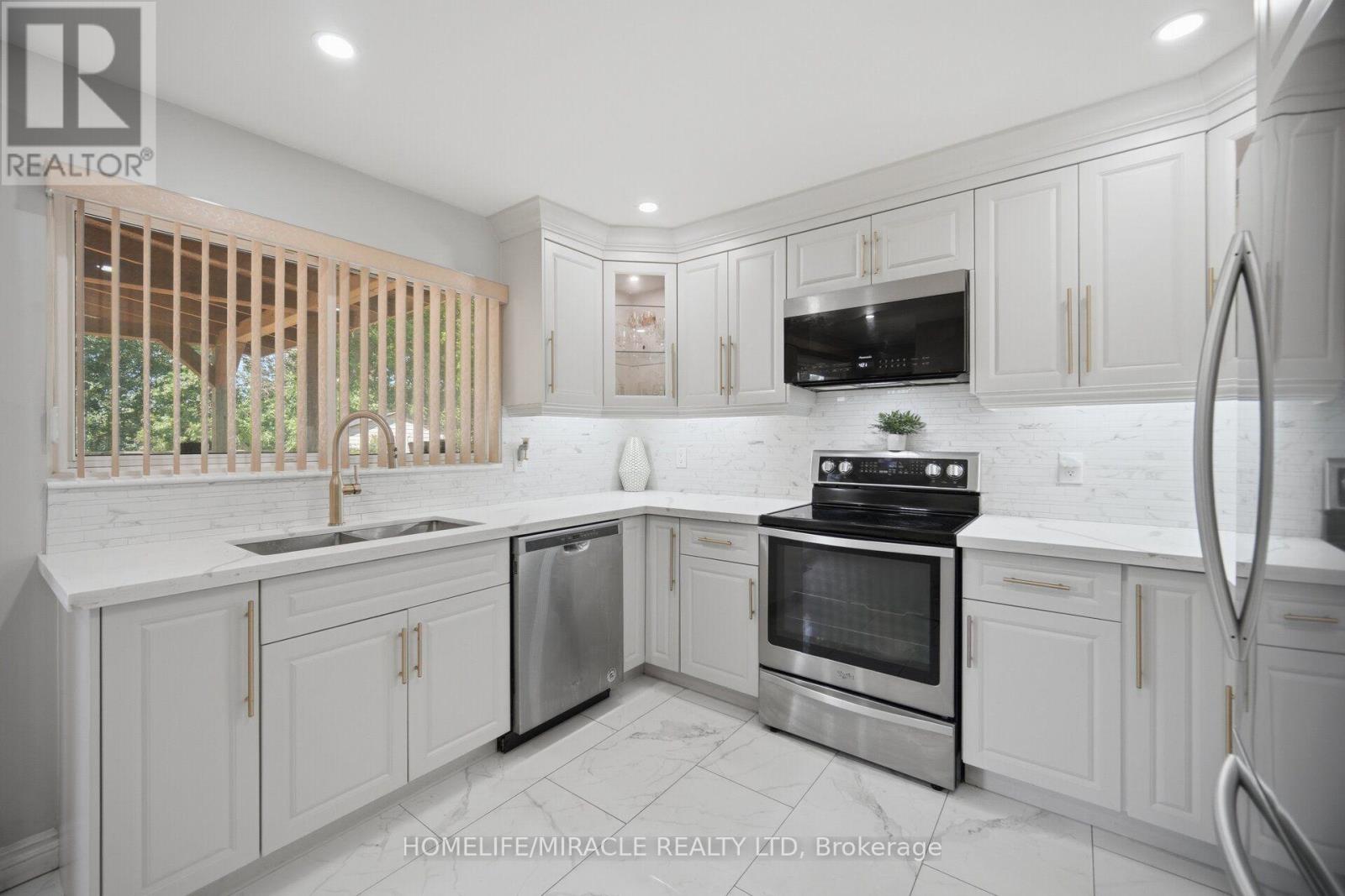 25 FURNESS CRESCENT - 13