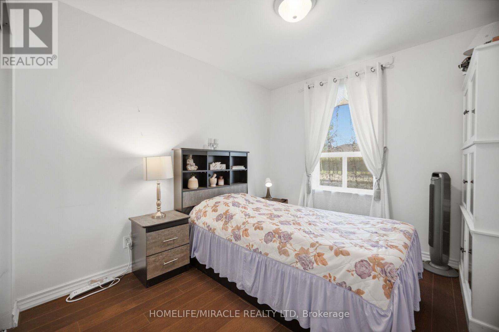 25 FURNESS CRESCENT - 24