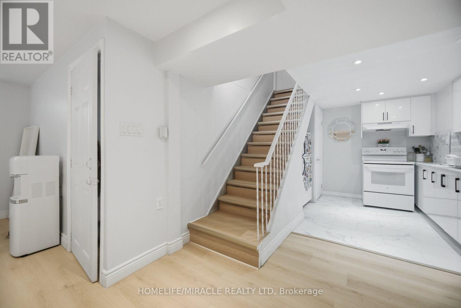 25 FURNESS CRESCENT - 27