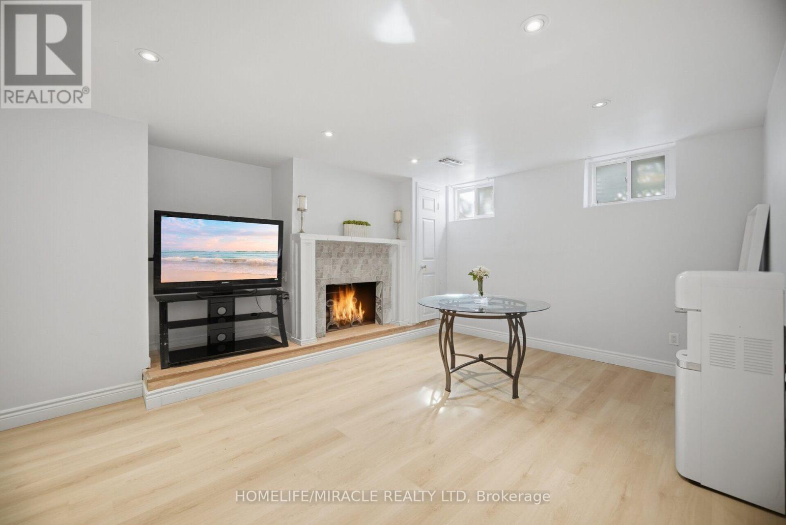 25 FURNESS CRESCENT - 28