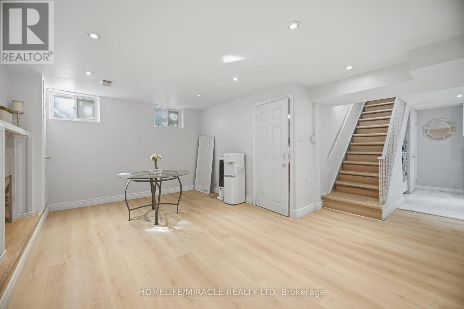 25 FURNESS CRESCENT - 29