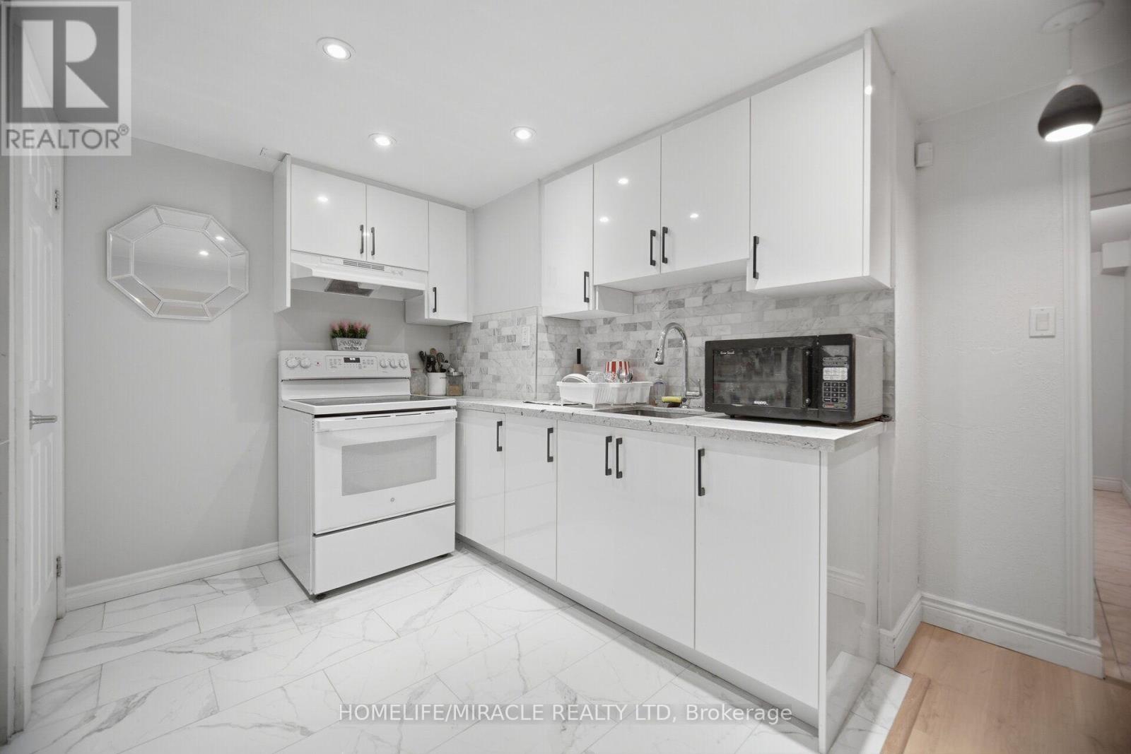 25 FURNESS CRESCENT - 32