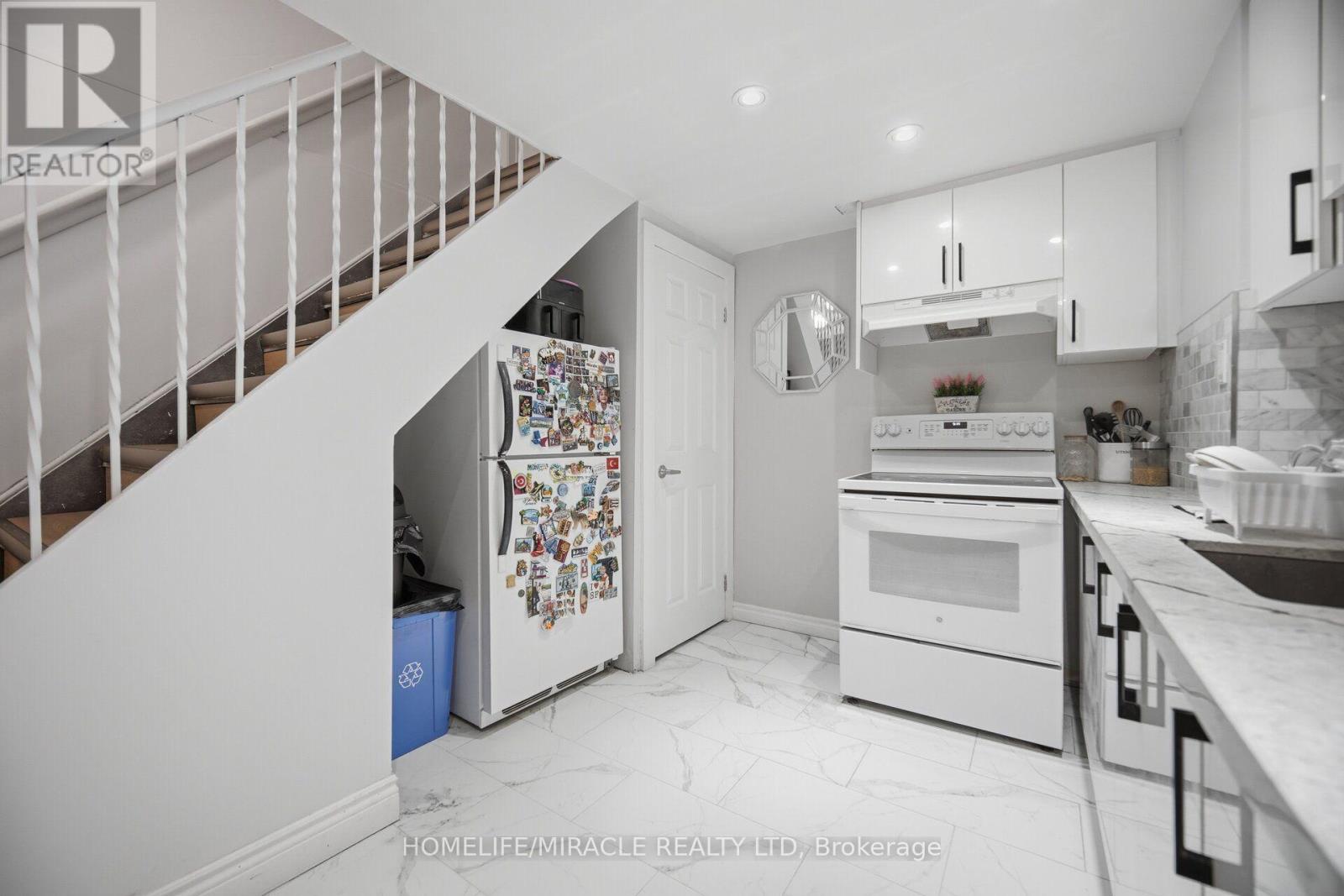 25 FURNESS CRESCENT - 33
