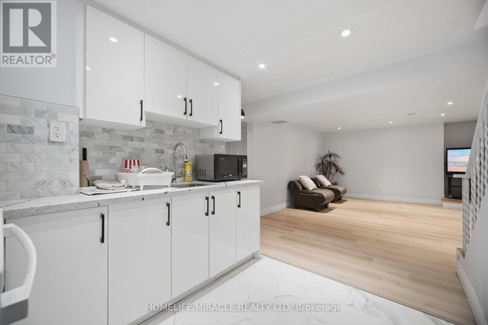 25 FURNESS CRESCENT - 34