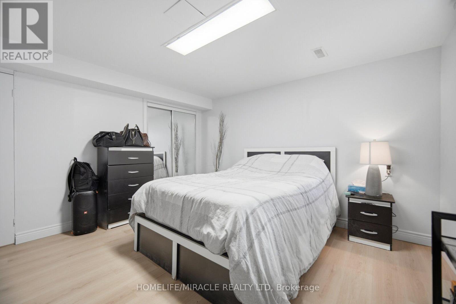 25 FURNESS CRESCENT - 37