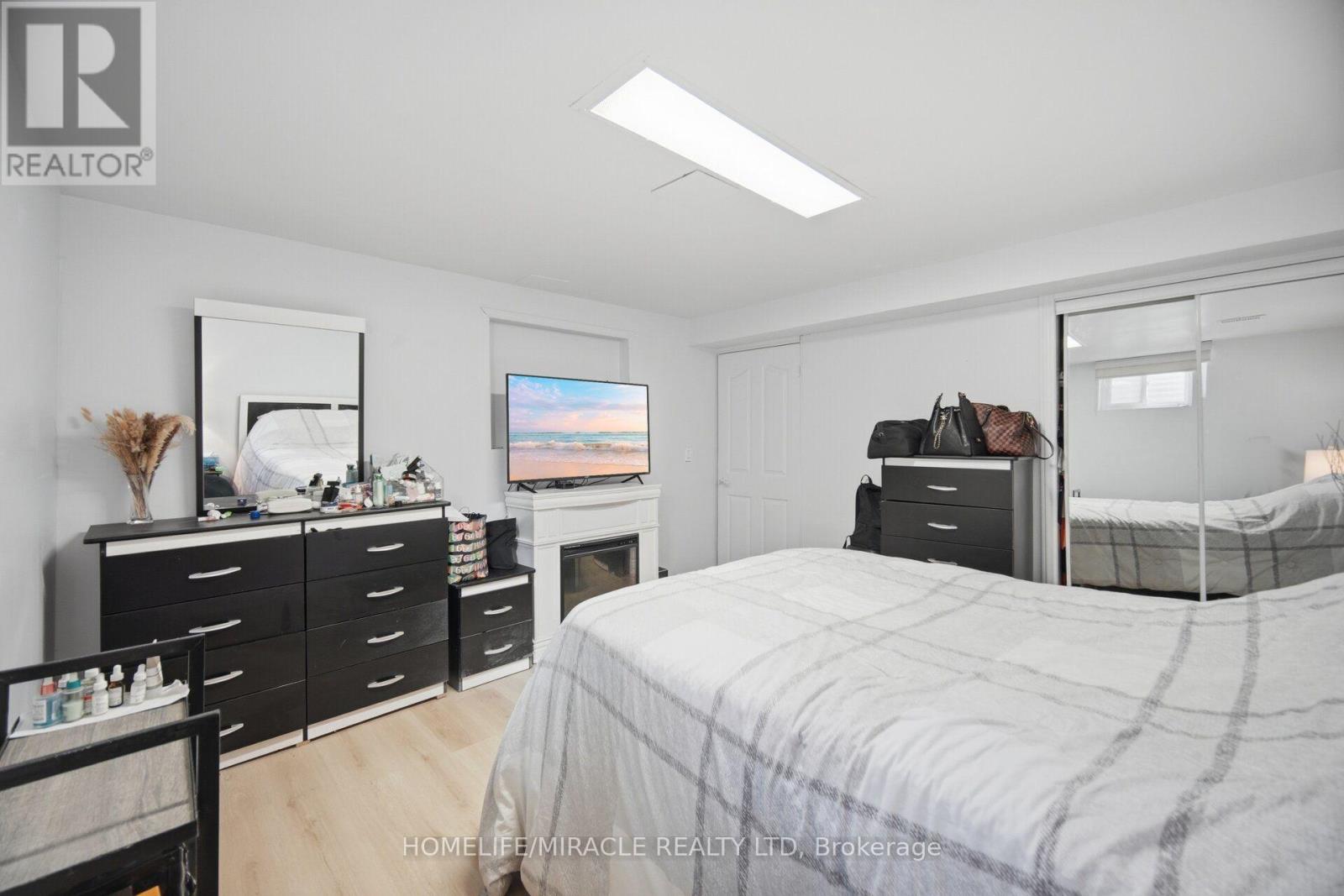 25 FURNESS CRESCENT - 38
