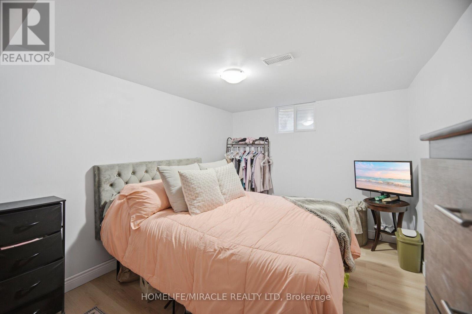 25 FURNESS CRESCENT - 39