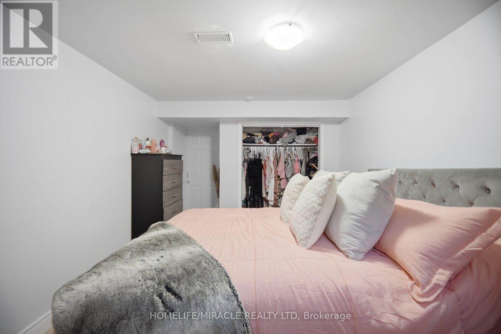 25 FURNESS CRESCENT - 40