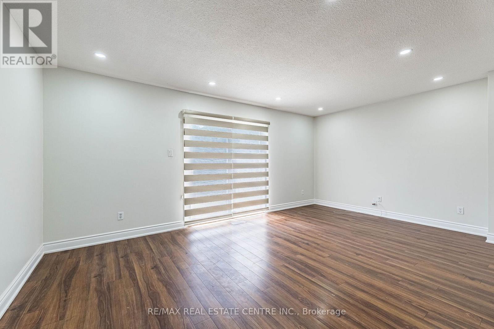 87 TULIP DRIVE - 19