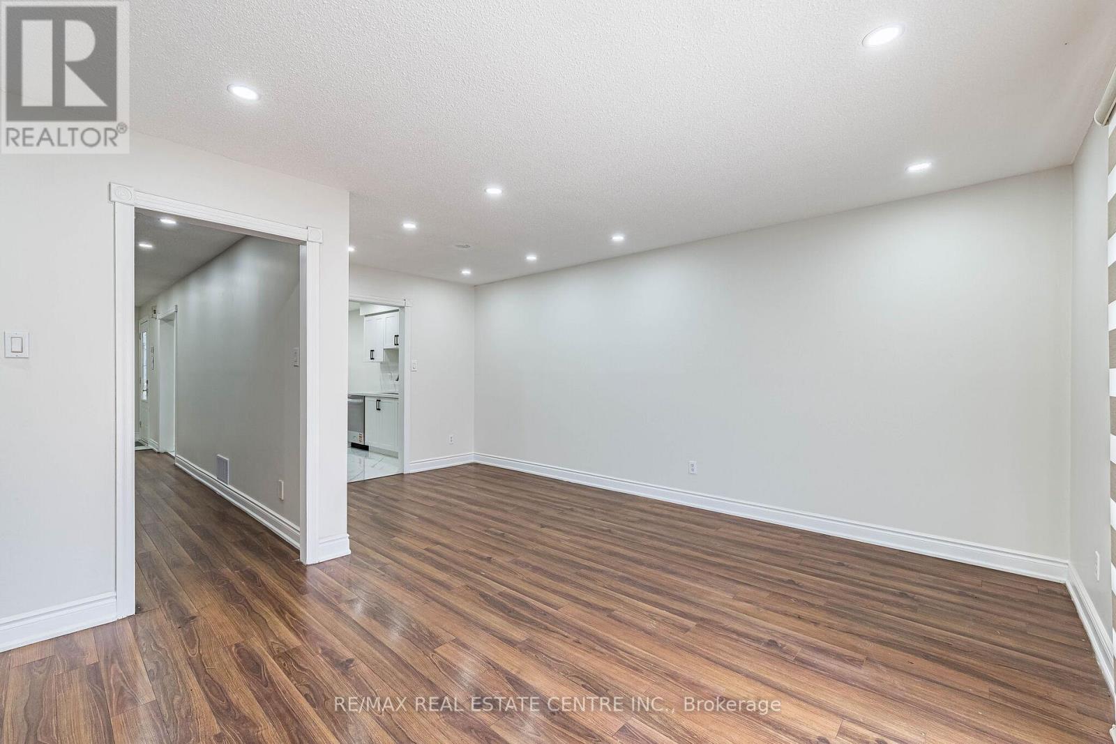87 TULIP DRIVE - 21