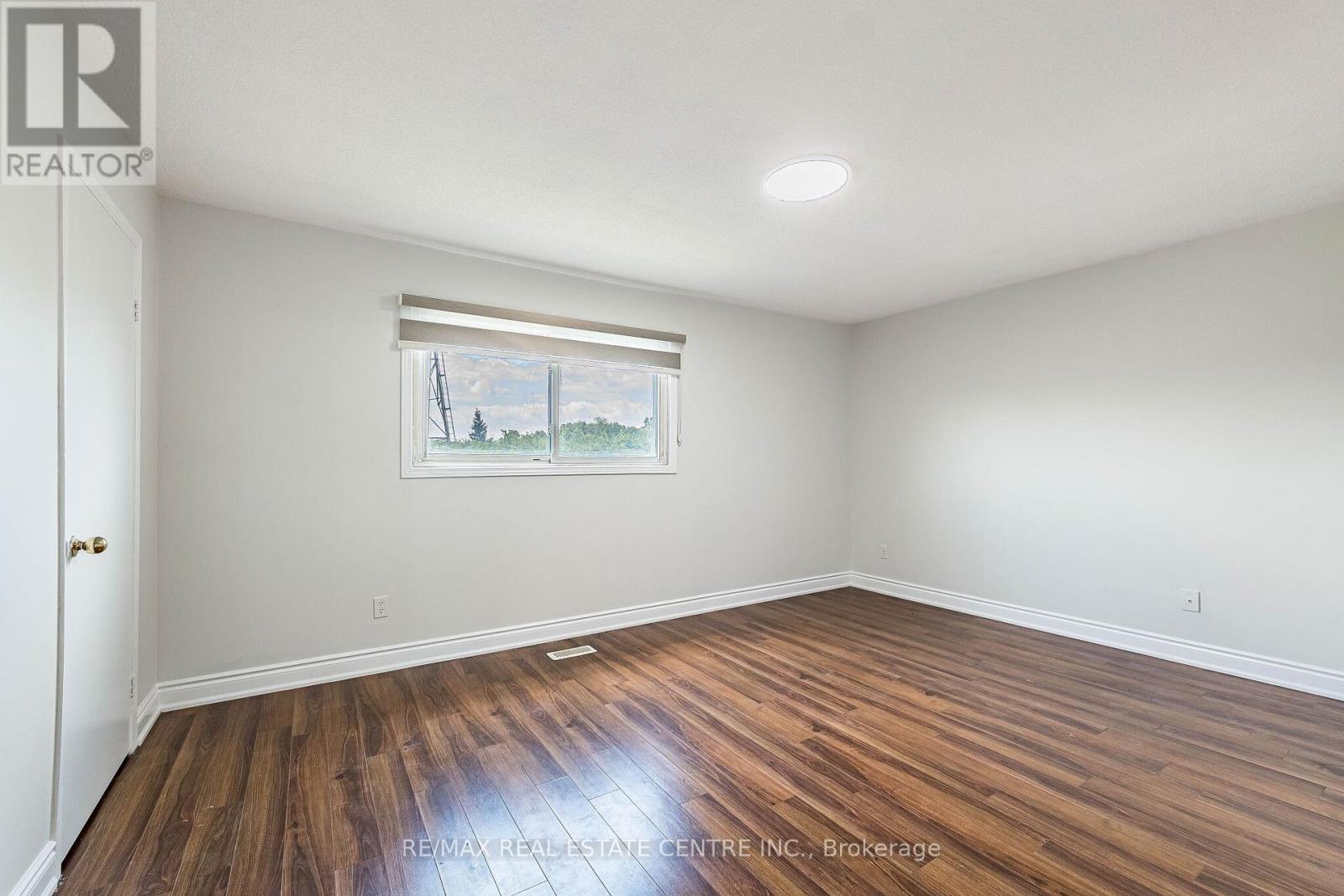 87 TULIP DRIVE - 30