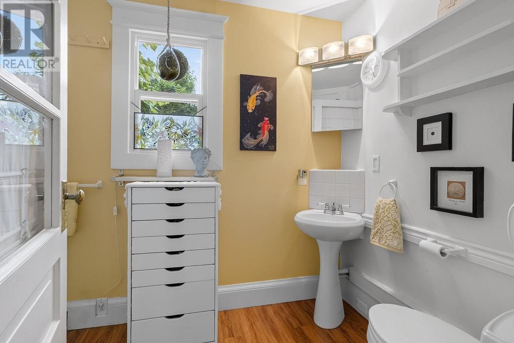 267 College - Image 8