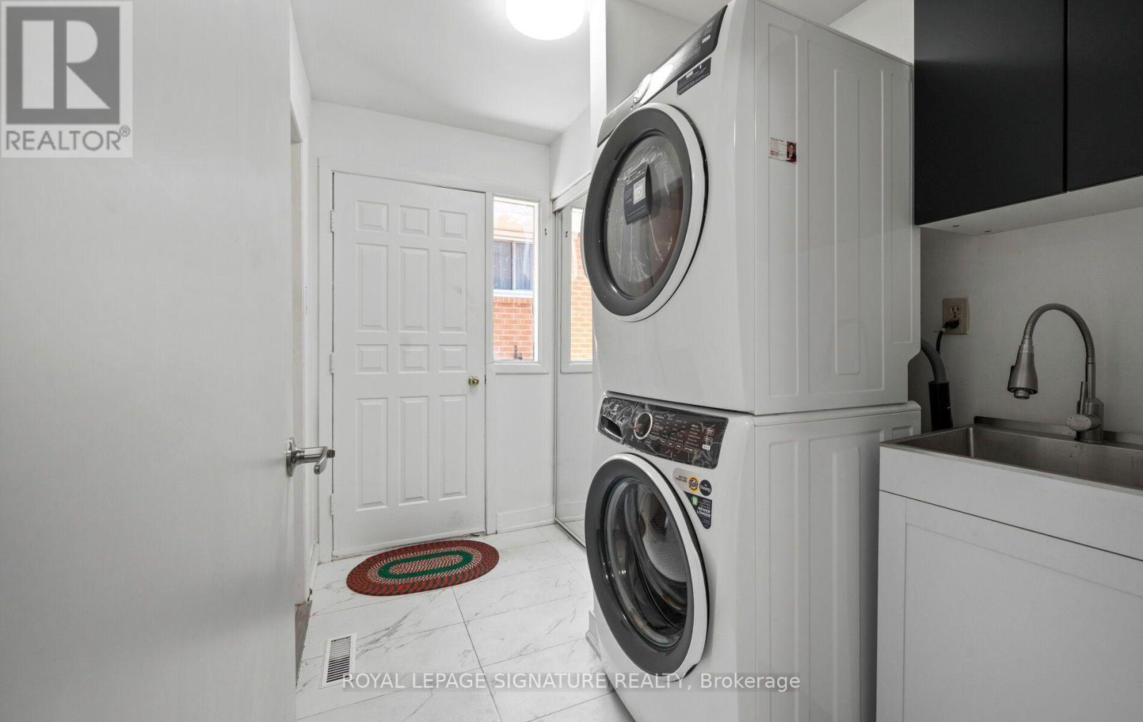 1414 HARMSWORTH SQUARE - 11