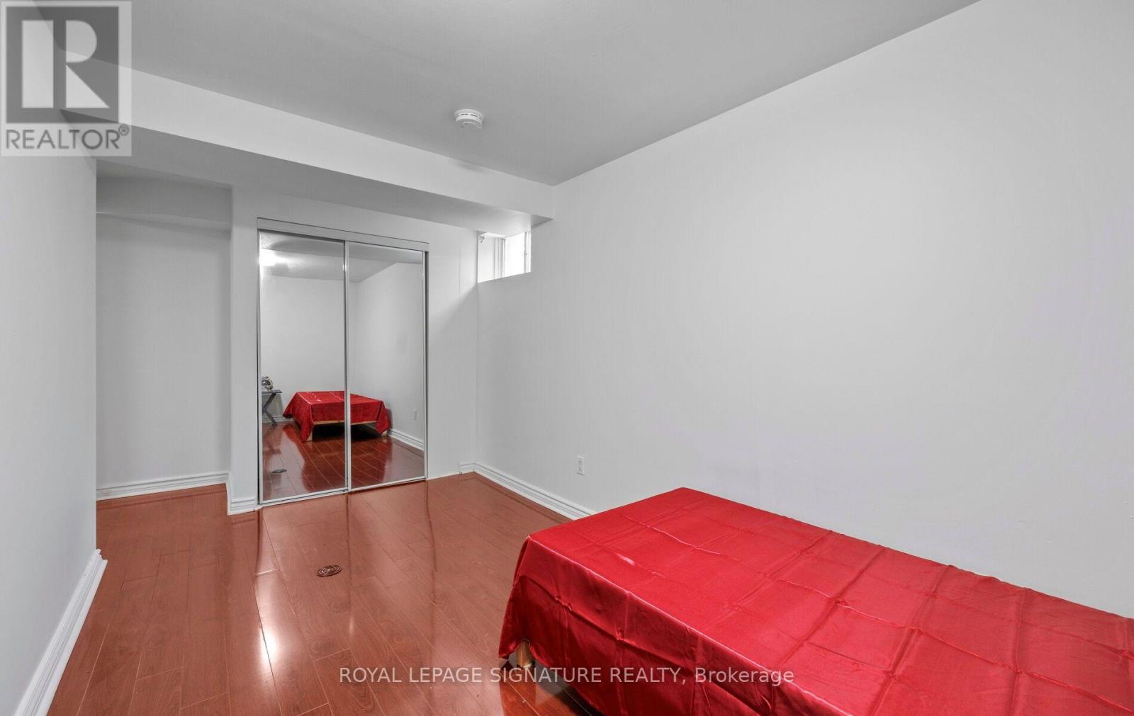 1414 HARMSWORTH SQUARE - 27