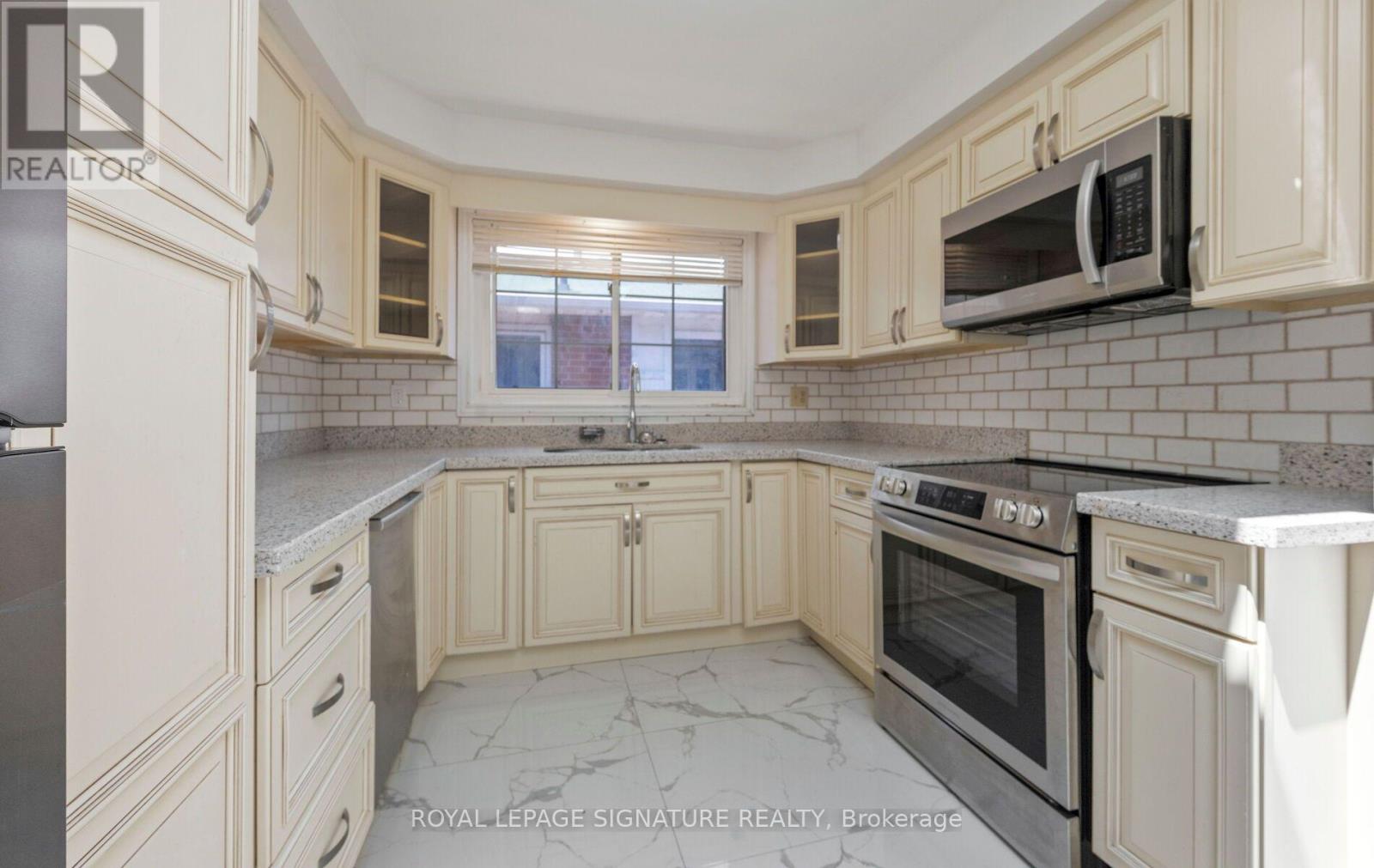 1414 HARMSWORTH SQUARE - 6