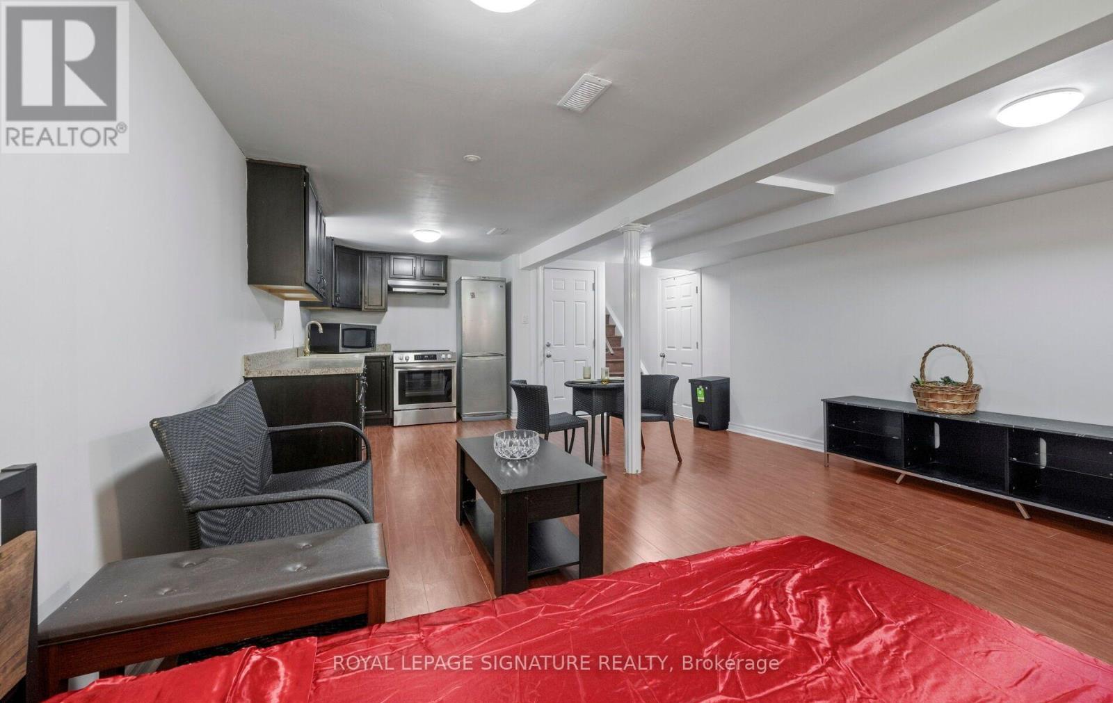1414 HARMSWORTH SQUARE - 13