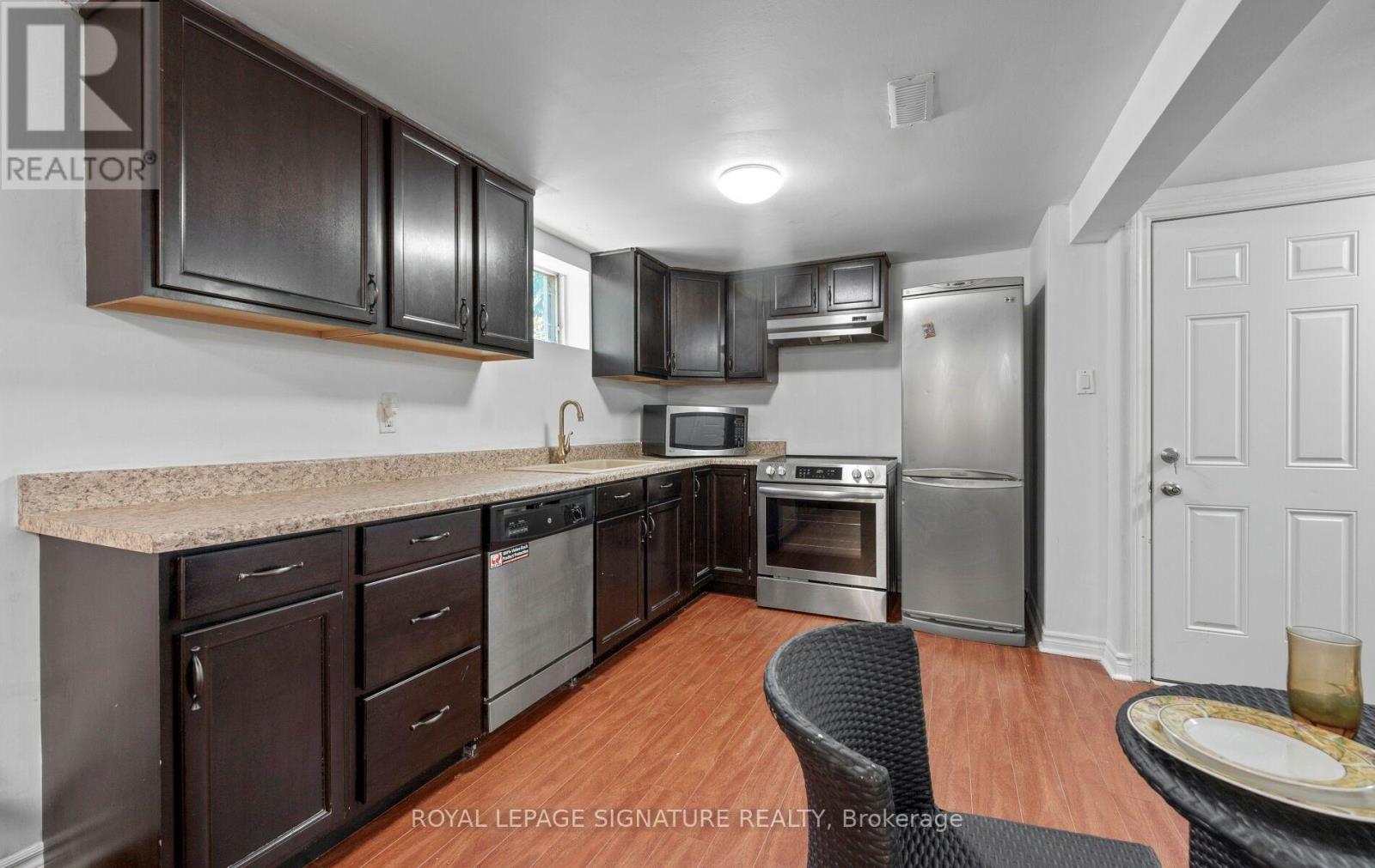 1414 HARMSWORTH SQUARE - 14