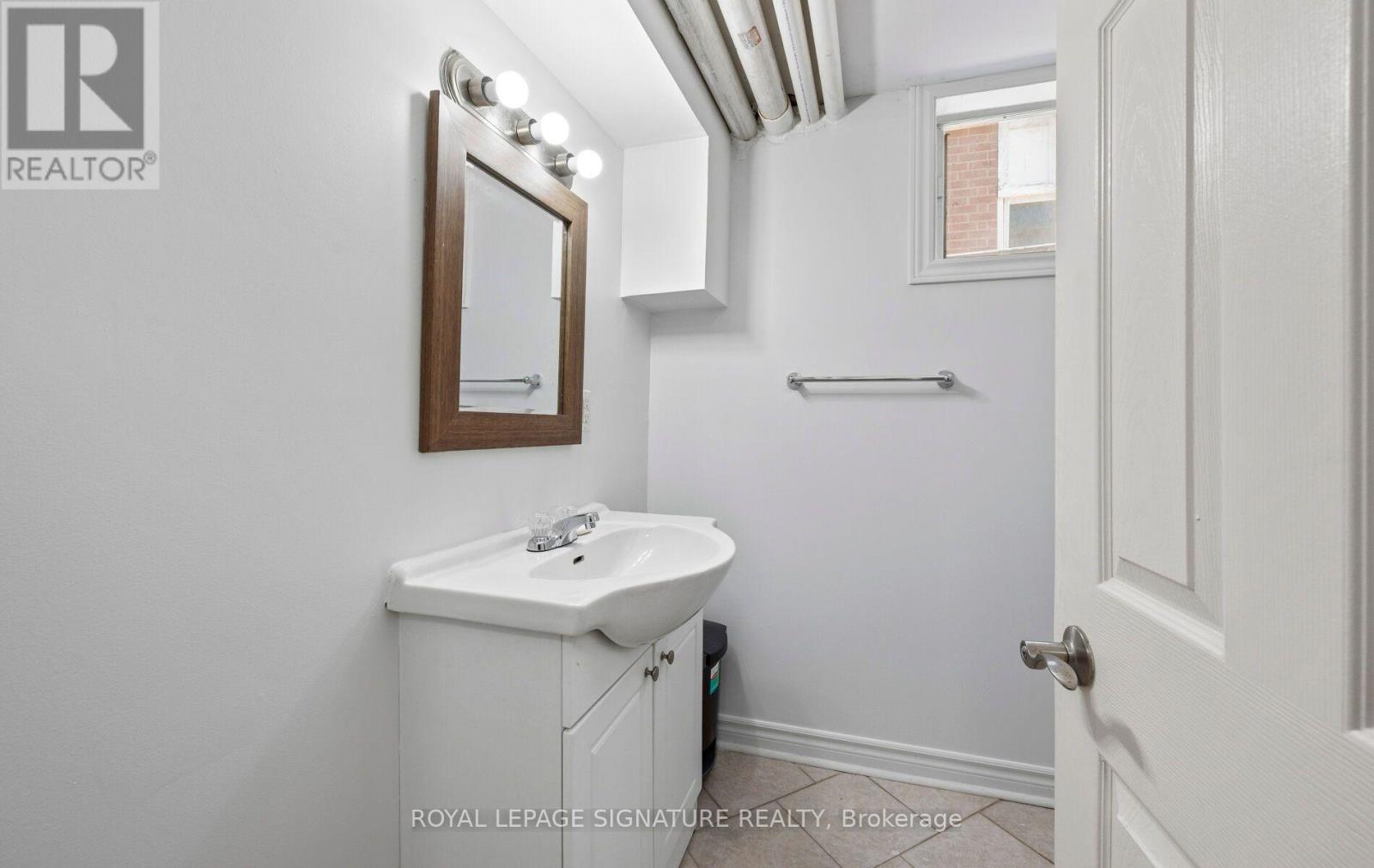 1414 HARMSWORTH SQUARE - 17