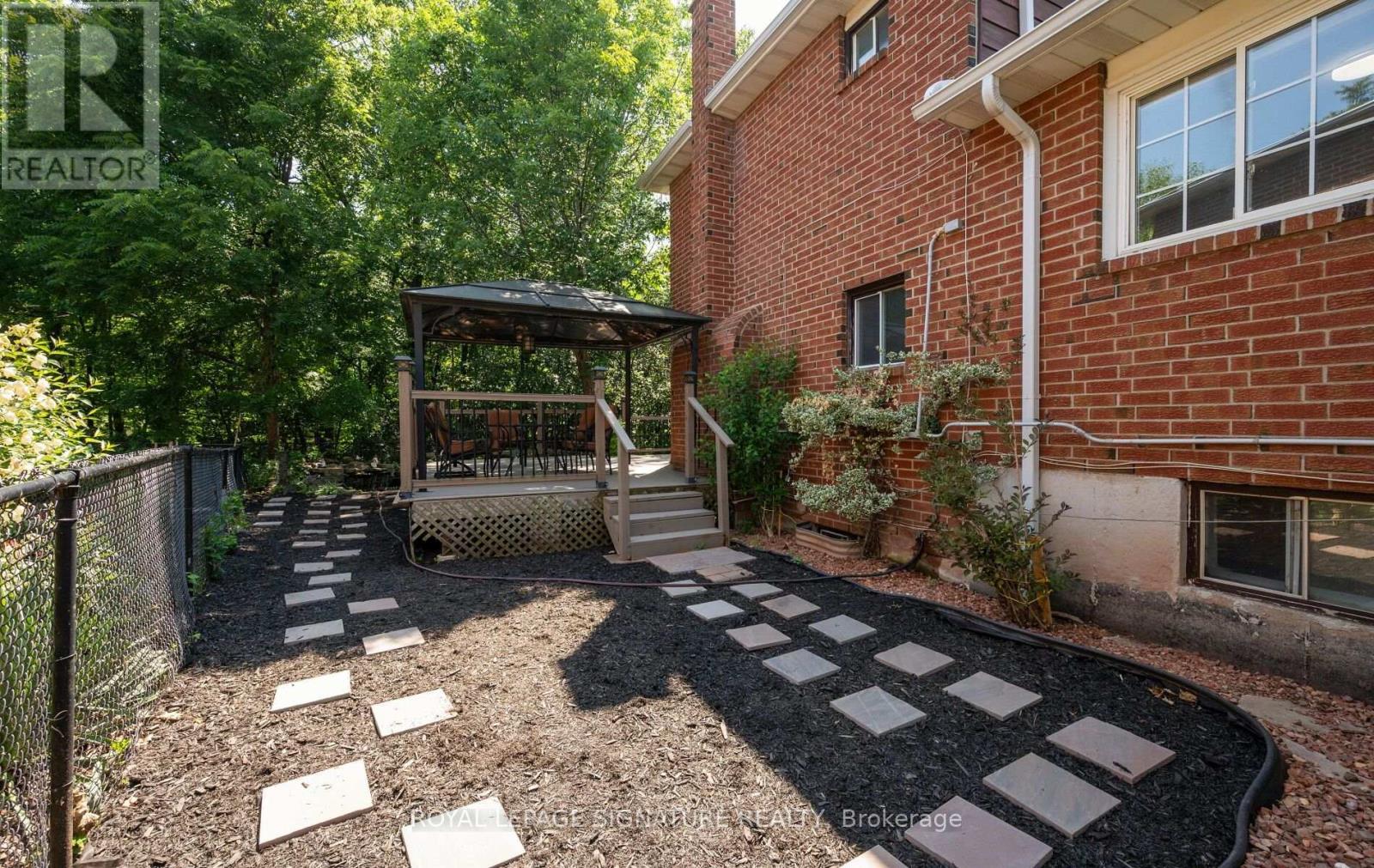 1414 HARMSWORTH SQUARE - 46