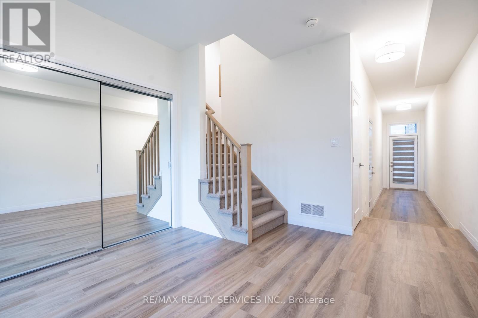 #12 270 MELVIN AVENUE W - 10
