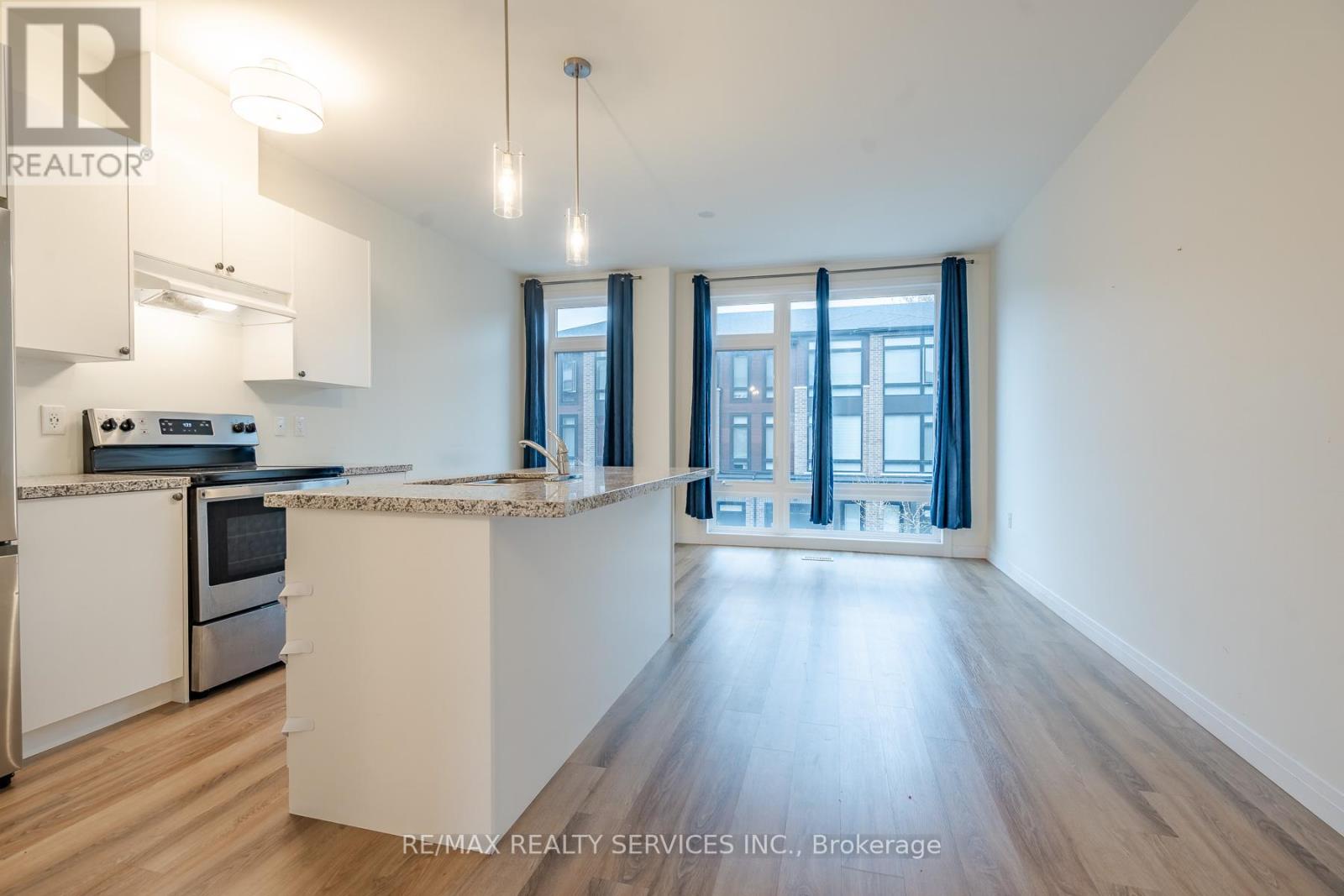 #12 270 MELVIN AVENUE W - 13