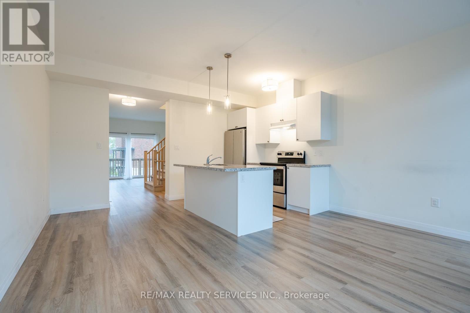 #12 270 MELVIN AVENUE W - 14