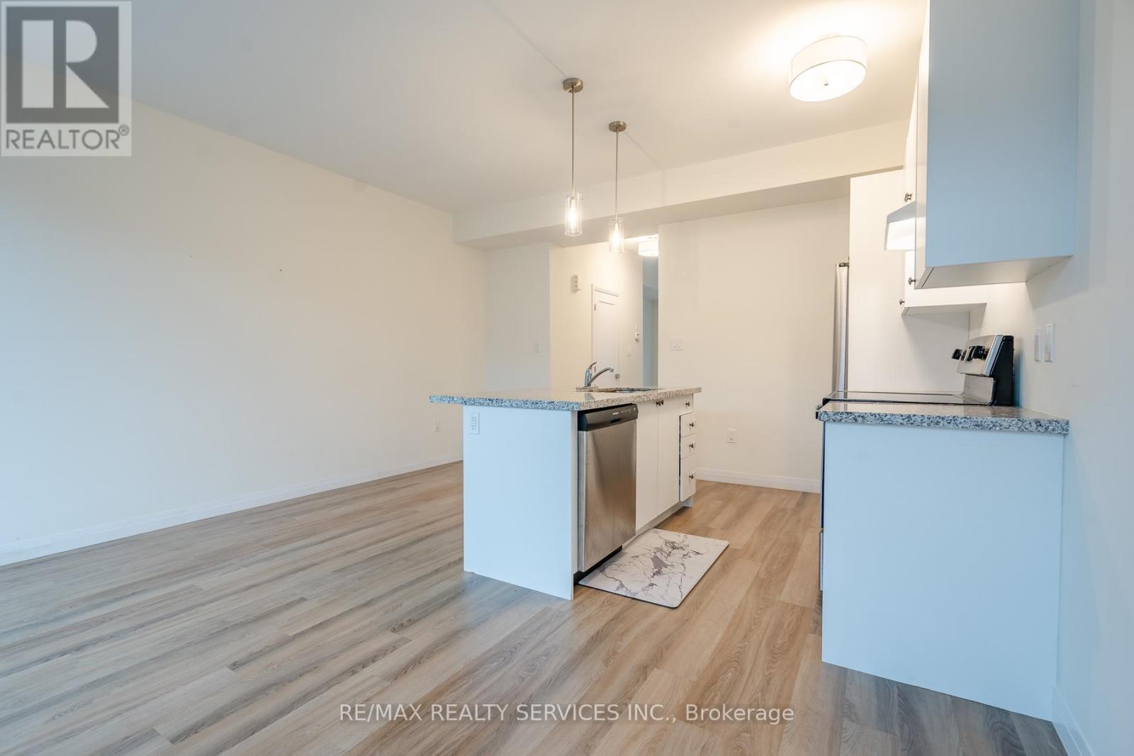 #12 270 MELVIN AVENUE W - 15